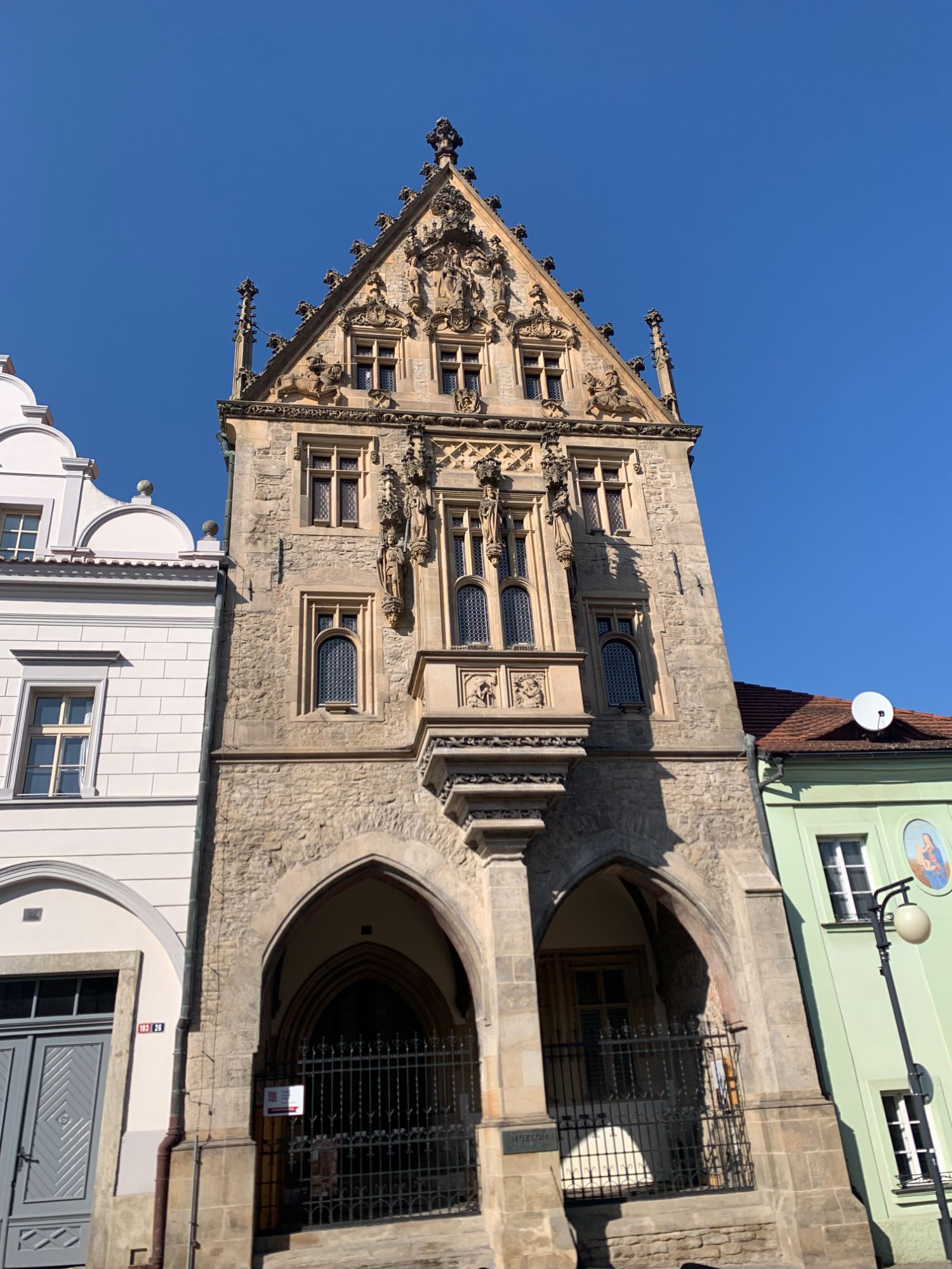 Kamenný dům — gotická památka v centru Kutné Hory, custom tour destination